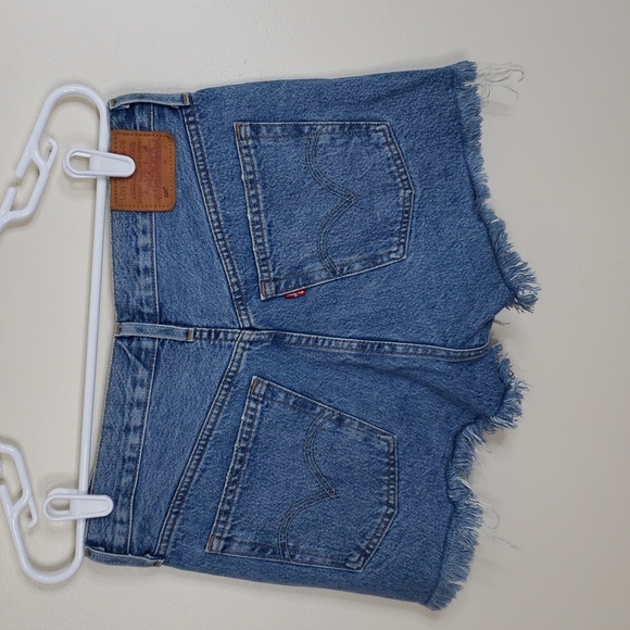 Levi's 501 Fray Hem Shorts - Picture 2 of 5